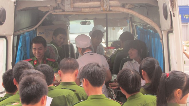 Vượt 50km đi hiến máu - ảnh 1